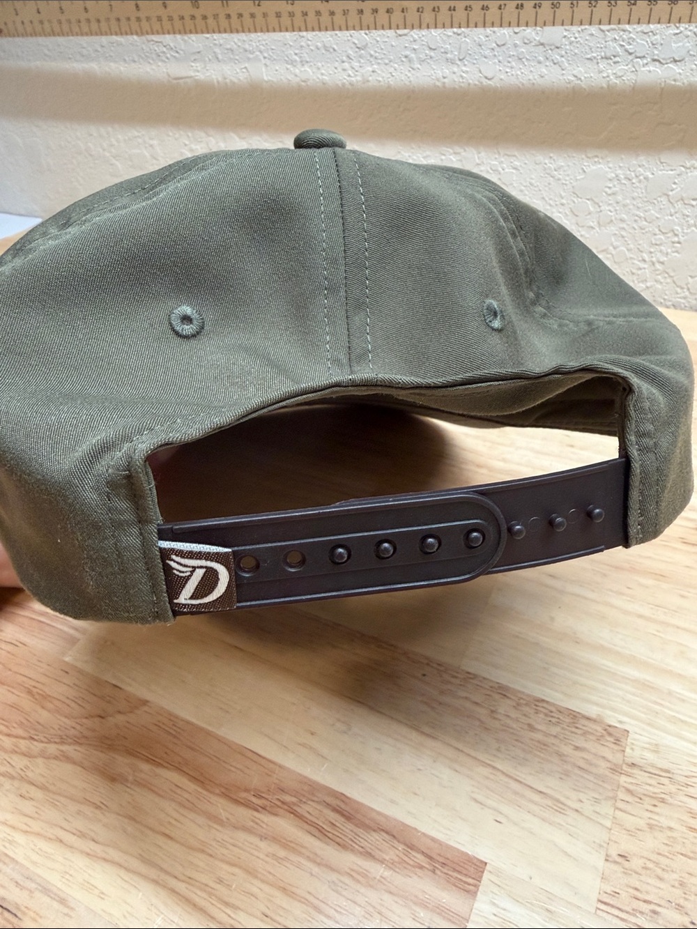 Duck Camp Like New Olive Green Snapback Cap with Alligator Embroidery - Picture 2 of 3